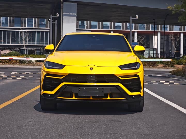 Фото 2 - Lamborghini Urus