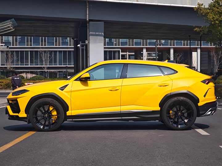 Фото 4 - Lamborghini Urus