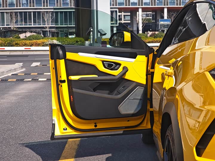 Фото 7 - Lamborghini Urus