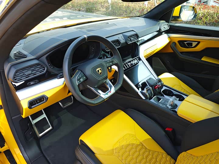 Фото 8 - Lamborghini Urus