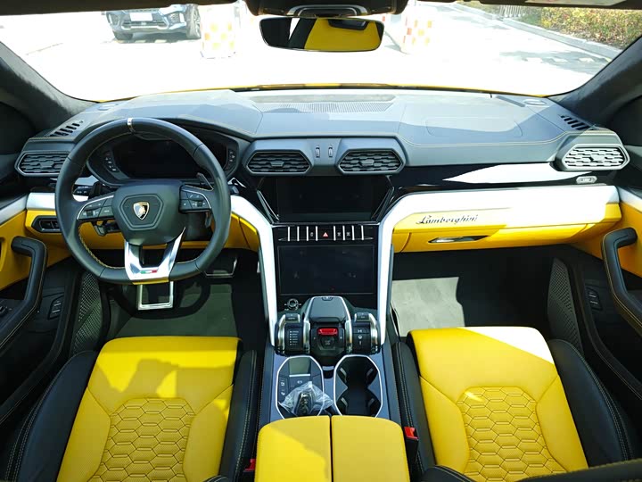 Фото 9 - Lamborghini Urus