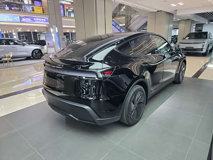 Фото 6 - Tesla Model Y