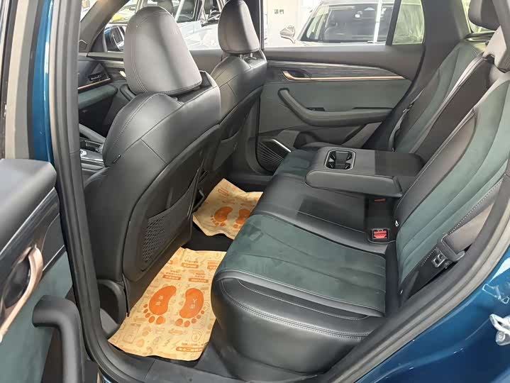 Фото 9 - Geely Monjaro