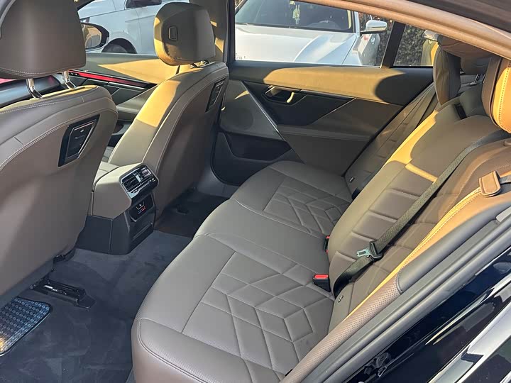 Фото 5 - BMW 5 Series