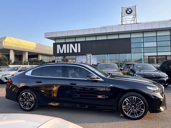 Фото 6 - BMW 5 Series