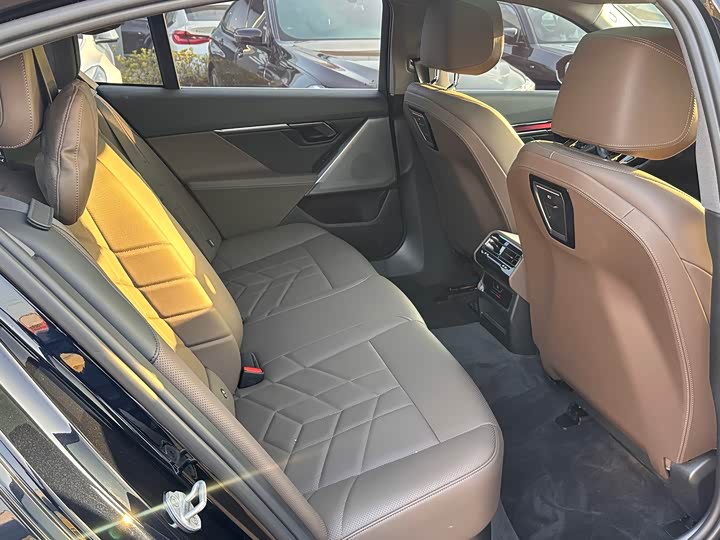 Фото 9 - BMW 5 Series