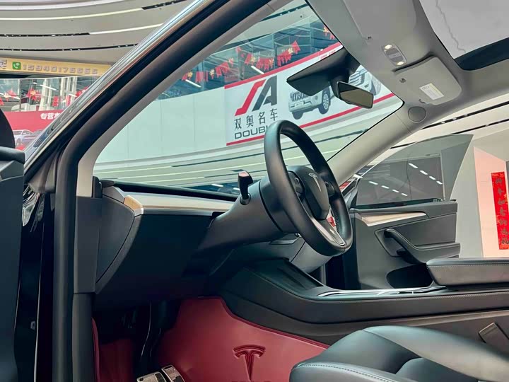 Photo 4 - Tesla Model Y