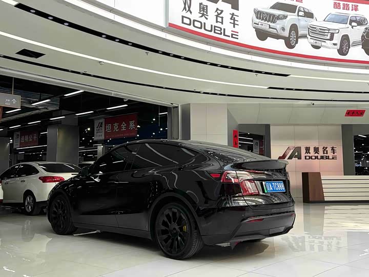 Photo 8 - Tesla Model Y