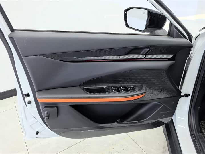 Фото 7 - Changan UNI-V