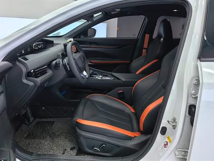 Фото 9 - Changan UNI-V