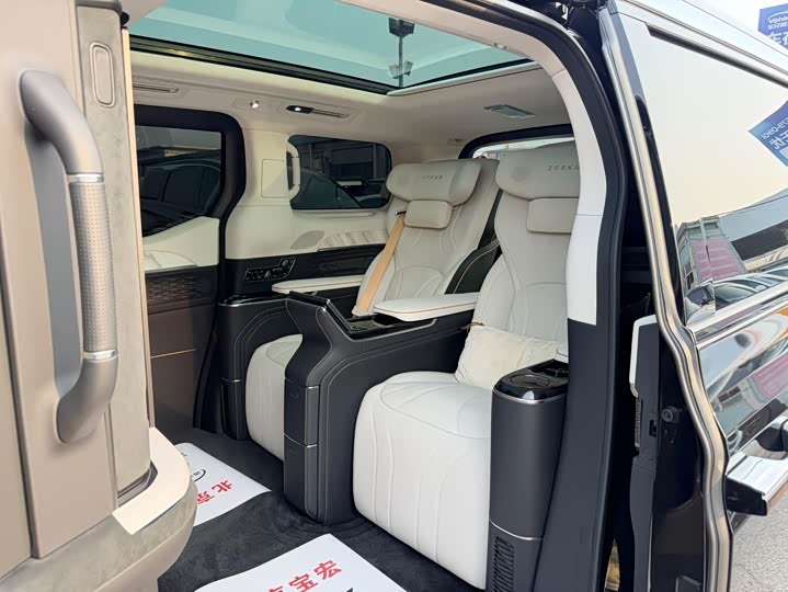 Фото 7 - Zeekr 009