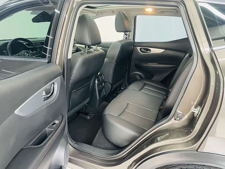 Фото 9 - Nissan Qashqai