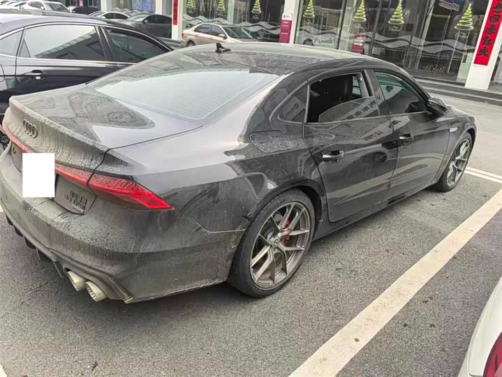 Фото 2 - Audi A7L