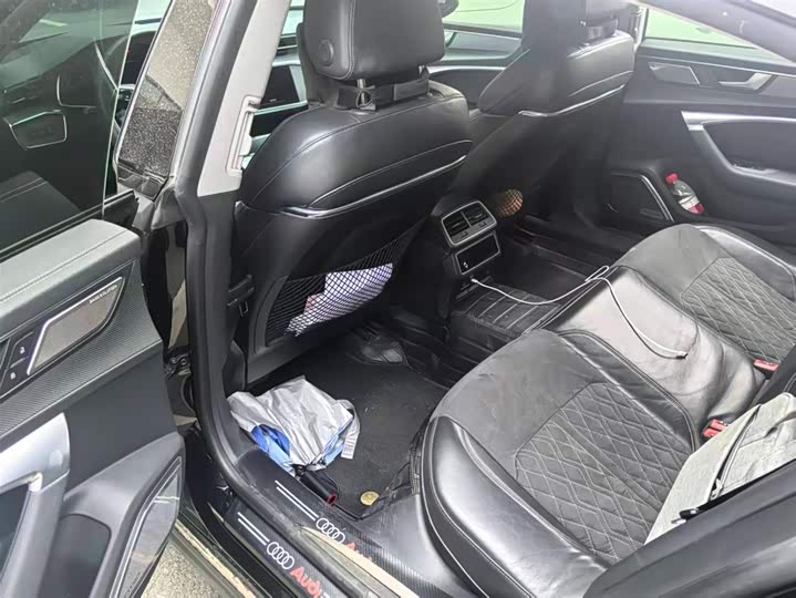 Фото 5 - Audi A7L