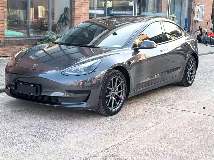 Фото 1 - Tesla Model 3