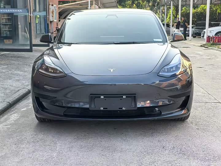 Фото 2 - Tesla Model 3