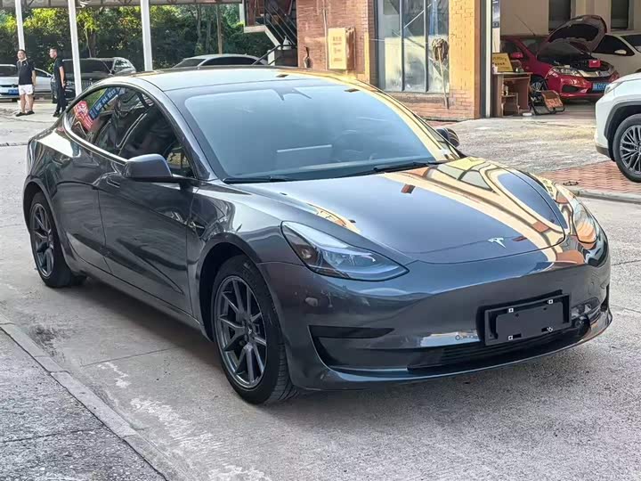 Фото 3 - Tesla Model 3