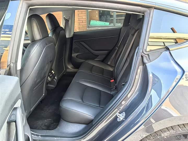 Фото 4 - Tesla Model 3