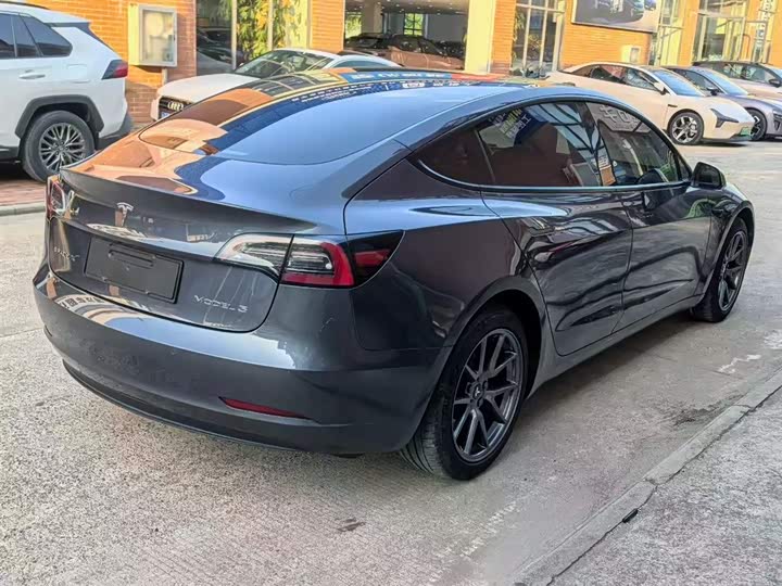 Фото 8 - Tesla Model 3