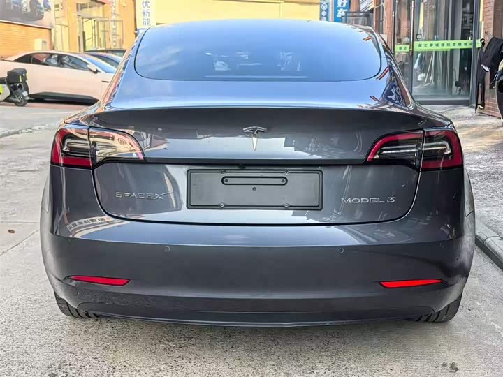 Фото 9 - Tesla Model 3