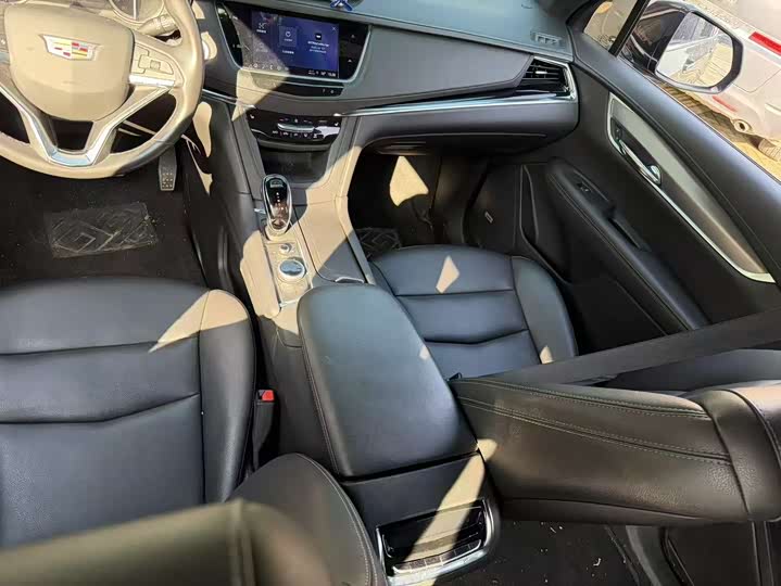 Фото 2 - Cadillac XT6