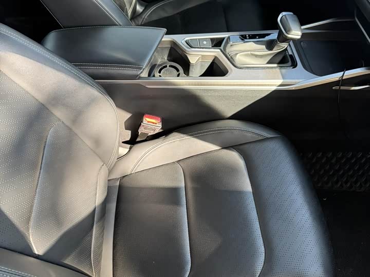 Фото 2 - Geely Emgrand