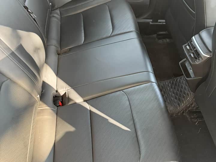 Фото 8 - Geely Emgrand