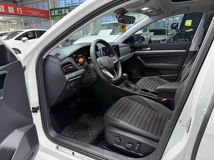 Фото 7 - Volkswagen Lavida