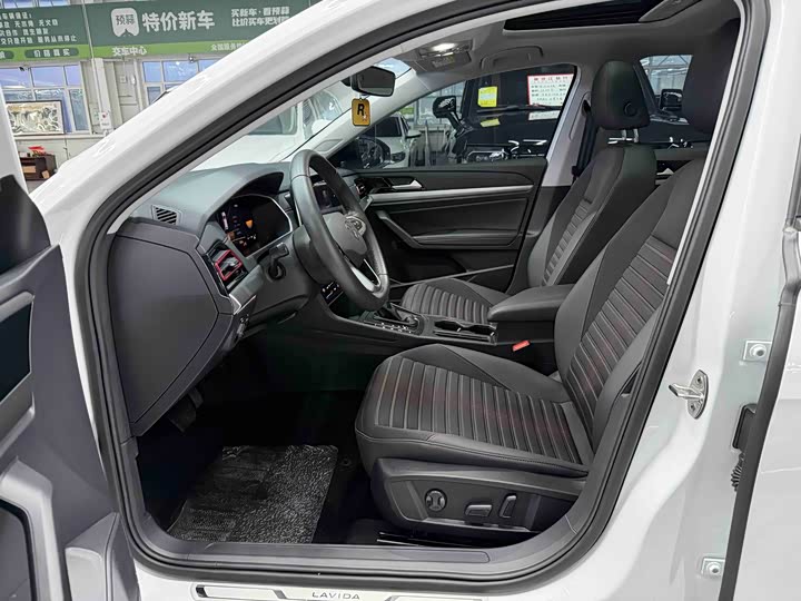 Фото 8 - Volkswagen Lavida