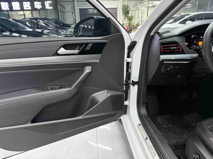 Фото 9 - Volkswagen Lavida