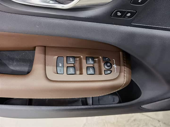 Фото 9 - Volvo XC60