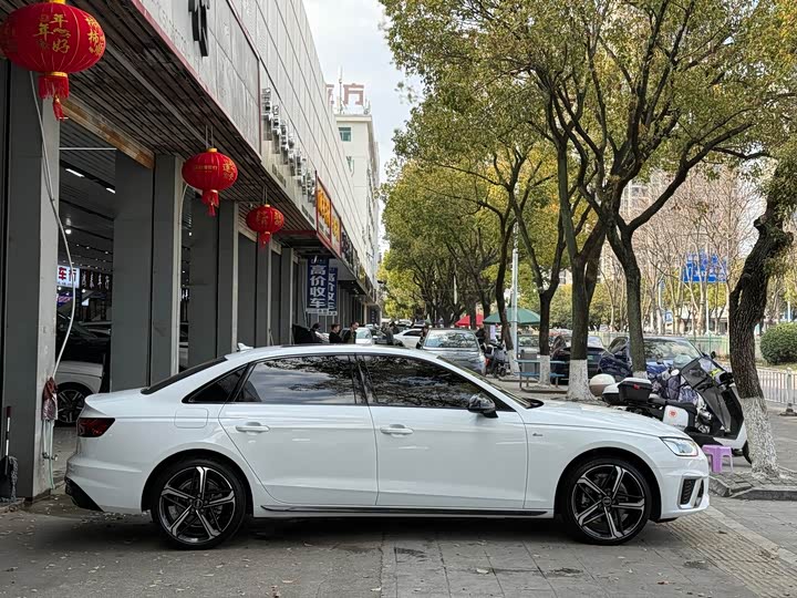 Фото 3 - Audi A4L