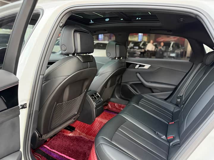 Фото 5 - Audi A4L