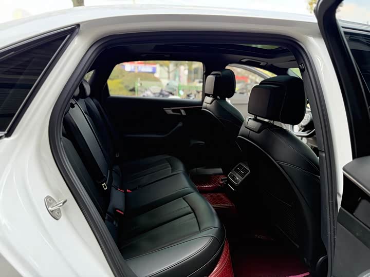 Фото 6 - Audi A4L