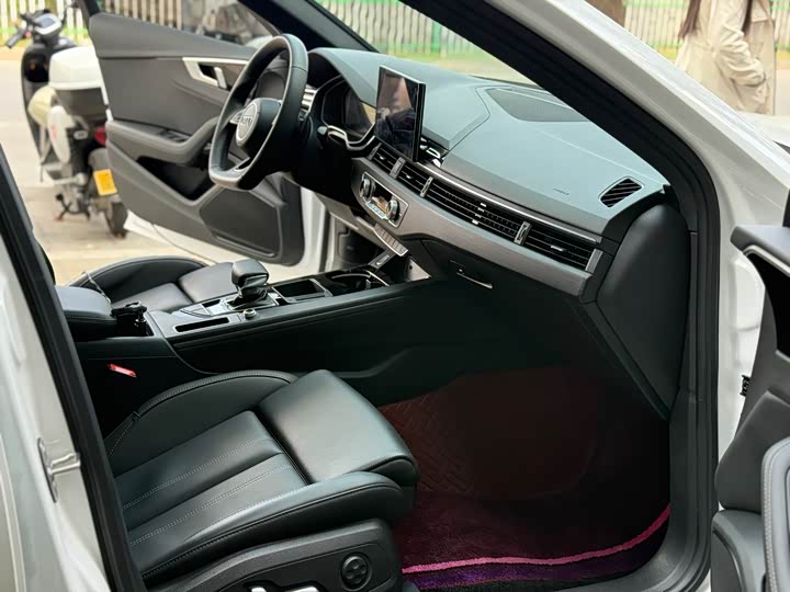 Фото 8 - Audi A4L