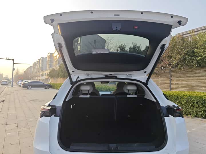 Фото 8 - BAIC Arcfox Alpha T5