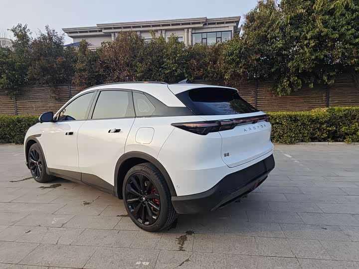 Фото 9 - BAIC Arcfox Alpha T5