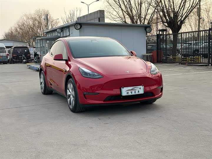 Photo 3 - Tesla Model Y
