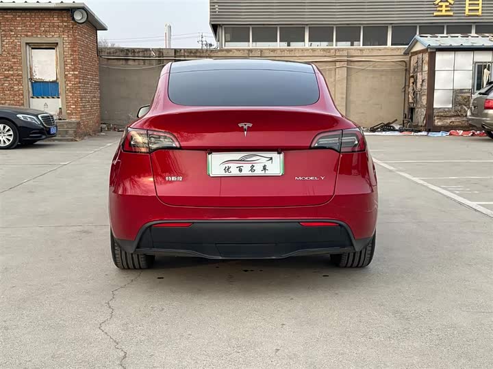 Photo 5 - Tesla Model Y