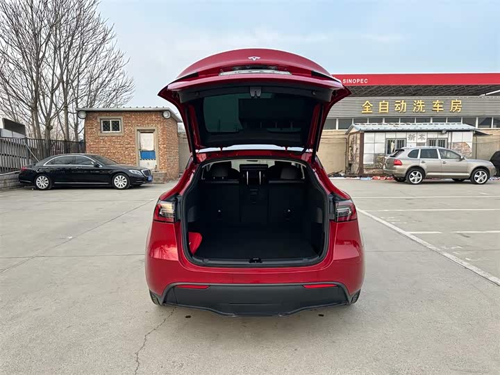 Photo 8 - Tesla Model Y