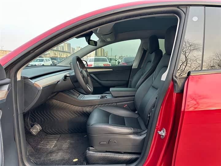 Photo 9 - Tesla Model Y