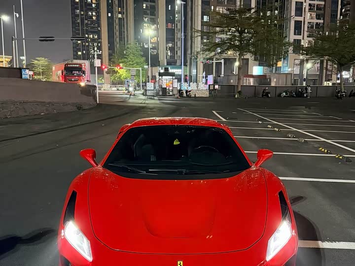Фото 3 - Ferrari F8