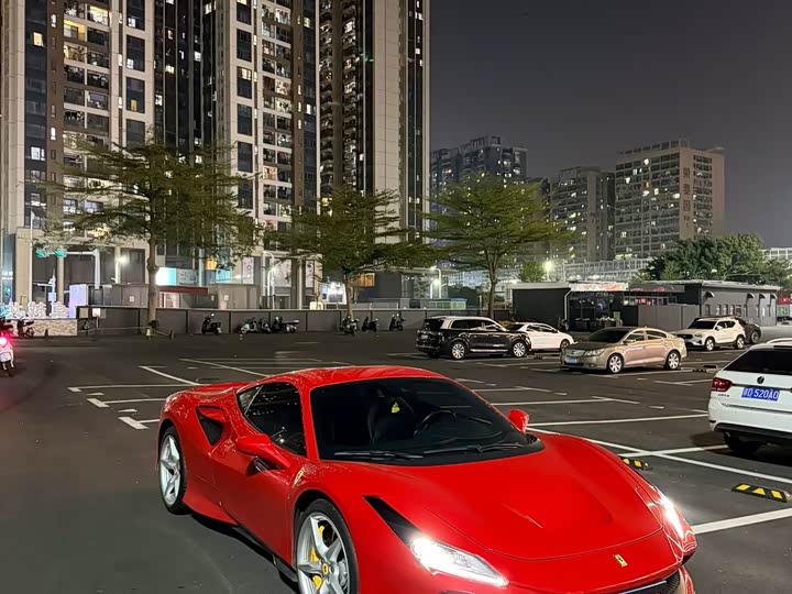 Фото 4 - Ferrari F8