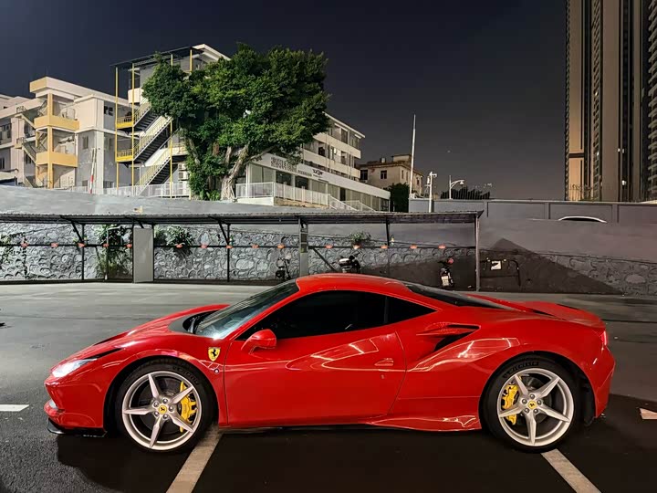 Фото 5 - Ferrari F8