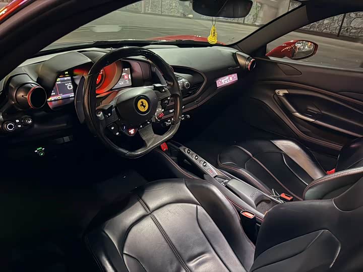 Фото 7 - Ferrari F8