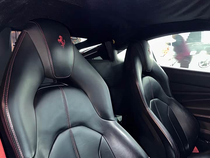 Фото 8 - Ferrari F8