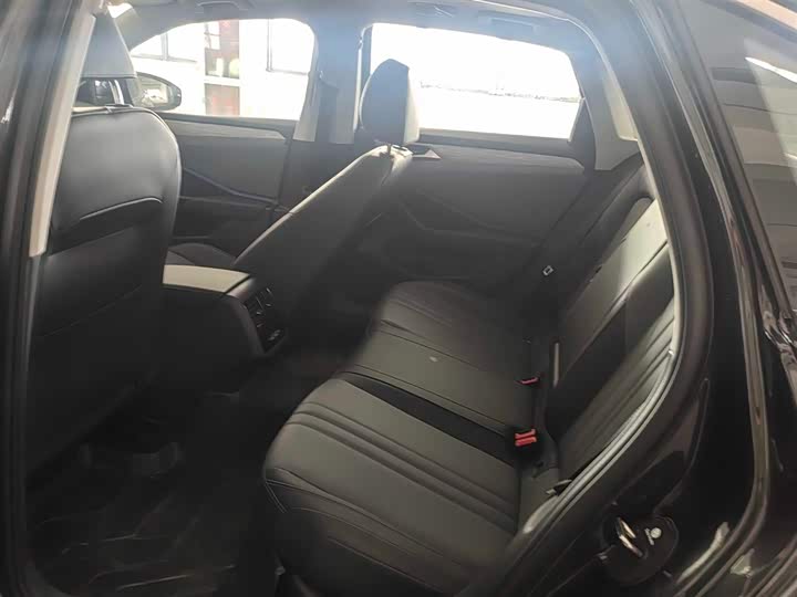 Фото 9 - Volkswagen Sagitar L