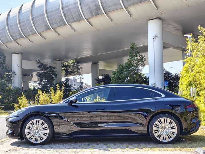 Фото 8 - Denza Z9