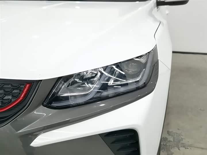 Фото 7 - Geely Coolray