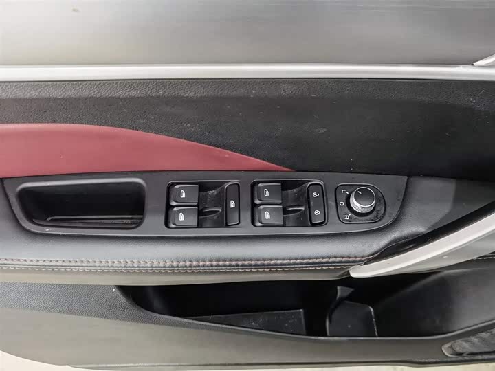 Фото 9 - Geely Coolray